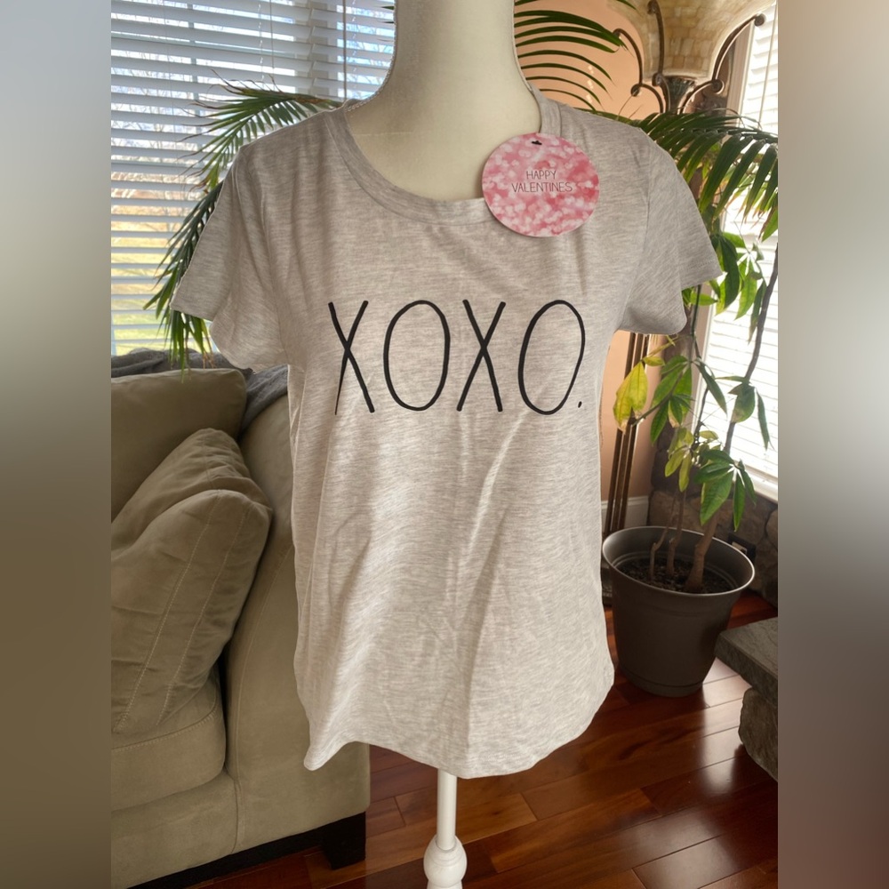 NWT Rae Dunn “XOXO” T-shirt
